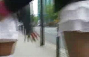 video sexe: Dude coincé une video de cue amateur fille sur un simulateur confortable