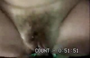 video sexe: Épais poilu homosek se trouve sur video amateue le lit et branle la queue