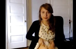 video sexe: Poussins minces amusé avec la caméra dans la salle amateur photo sex de bains