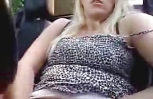 video sexe: Poupée amateur girl porn de sport se tire nue sur le téléphone