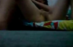 video sexe: Beauté heureux amateur de video son copain avec un blowman et a eu des rapports sexuels sur le canapé
