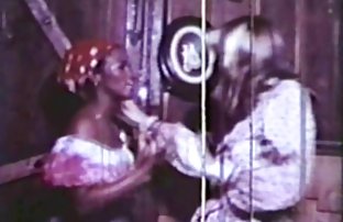 video sexe: Fille chaude essaye video gratuit amatrice d’exciter un homme avec un droit de mineright dans la rue