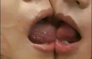 video sexe: Des miettes mignonnes Anya et Dunyasha défile à moitié nue Backstage au sexe amateyr concert