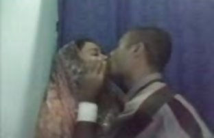 video sexe: Un couple video amateur de sexe francais d’asiatiques passionnément dans le Bureau