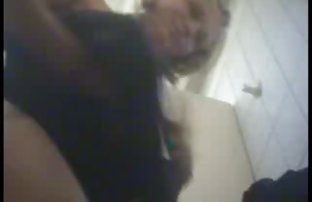 video sexe: Foule de femmes sautent voir sexe amateur sur des pénis de deux hommes liés