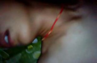 video sexe: Une fille avec de petits seins se video sexe french amateur trouve dans une chaise et montre un tisque poilu