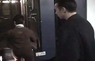 video sexe: La mariée a enlevé sa robe blanche et a commencé à sexgratuit se masturber
