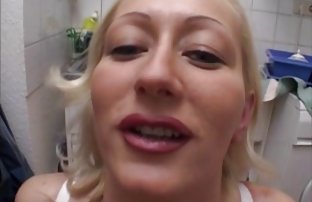 video sexe: Lesbienne que du sexe gratuit expérimentée voulait séduire la fille sexy de son ami