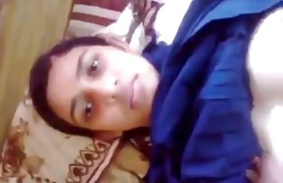 video sexe: Milfa à poitrine luxuriante snigused un sexe x amateur jeune homme quand elle l’a brûlé pour un con