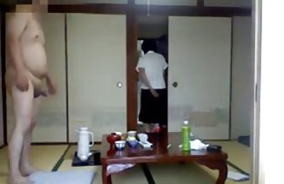 video sexe: Blond mince avec de sexe amateur perso petits seins se branle au miroir