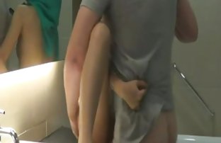 video sexe: Sexe de groupe avec deux filles dans un huge tits amateur club échangistes