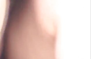 video sexe: Bébé avec des seins cool suce sexe francaise amatrice la bite du gars dans la douche