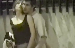 video sexe: La domination de deux salopes matures sur un gars sexe mteur enchaîé