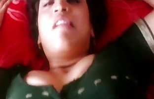 video sexe: Maman a amené un amant sexetap amateur pour une jeune fille