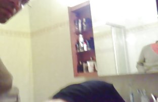 video sexe: Adorable video amateur hardcore blonde accroché avec un gars sous l’eau