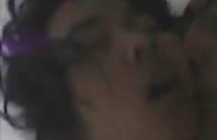 video sexe: Célèbre producteur baisée amateur teen pic à la coulée d’une sitdown Brunette dans le cul