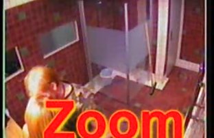 video sexe: Fille pompée avec le sexe d amateur bouchon anal permet à un homme de jouer avec son Pisa