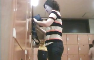 video sexe: Les filles dans sex amateur film un maillot de bain se baignent dans une baignoire commune