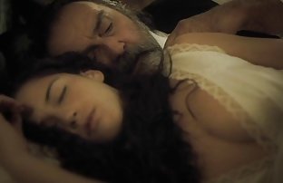 video sexe: Le sexe amateur français gratuit Launchy Mariska séduit et frappé le jeune garçon