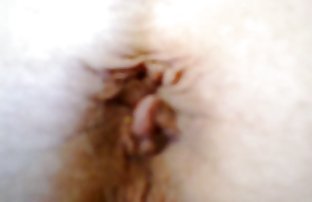 video sexe: Brunette avec un mignon aide szx gratuit un ami à faire mousser le dos
