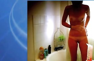 video sexe: Fille élégante amateur teen facial dans les caresses rouges son trou juteux