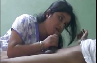 video sexe: Un homme regarde sa amateur de sexe femme sucer et baiser son amant