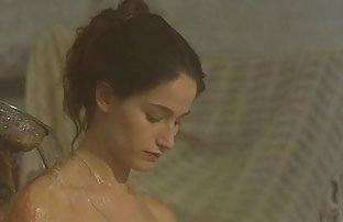 video sexe: Gémissements matures sur l’arbre de Noël black amateur nude d’un jeune voisin