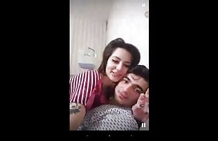 video sexe: Mari pousses comme sa jeune video sexe ameteur femme se masturbe sur le canapé