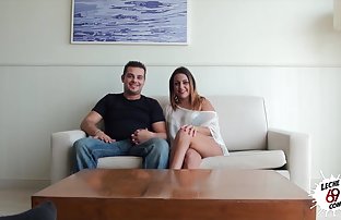video sexe: Femme mature a fermé sexe et gratuit une caméra cachée dans la douche avec ses laits