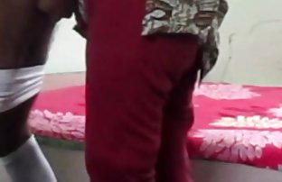 video sexe: Le gars écarte les jambes minces de la video amatteur gymnaste russe et pousse son gode dans le Dulce