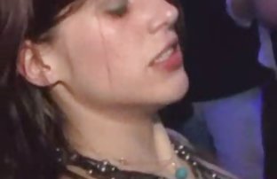 video sexe: Homosexuel mature real amateur wife offert de baiser un jeune homme gay