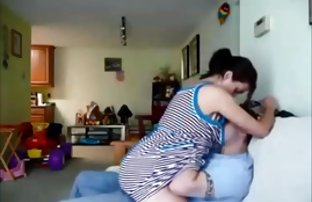 video sexe: Les meilleures copines sont allés loin de leurs petits amis et a décidé d’essayer le sexe sexe amateur sexe lesbien