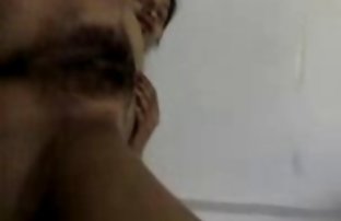 video sexe: Russe macho pousses sur le téléphone que la video szxe gratuit jeune brune suce son museau