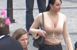 video sexe: Étudiant informel avec une coupe de cheveux courte plaît hahal video sexe vrai amateur dans le dortoir