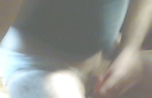 video sexe: Fille sexe sexy de monstre avec une queue courtiser des poussins