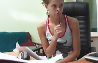 video sexe: Jeune video de sexe x professeur claqué dans l’écolière