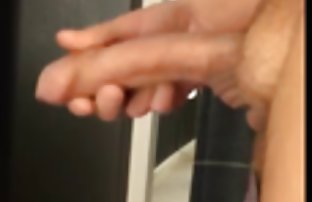 video sexe: Le video sexe amatrice francaise type a enlevé la balle de sa copine et a voulu la baiser.