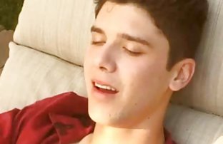 video sexe: Sexy poussin fait photo amateur sexe un mec Blackout et lui donne un point