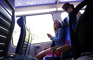 video sexe: Étalon montres que deux lesbiennes amateur de sexe gratuit s’amuser sur le lit