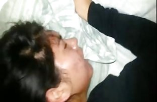 video sexe: Le poussin ludique suce la video de sexe queue et prend le sperme dans la bouche