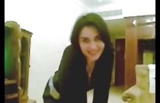 video sexe: Brunette douce sexe amsteur joue le rôle principal dans la maison