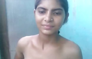 video sexe: Femme ukrainienne avec de grands laits conduit son couple amateur sex doigt dans son Dulce